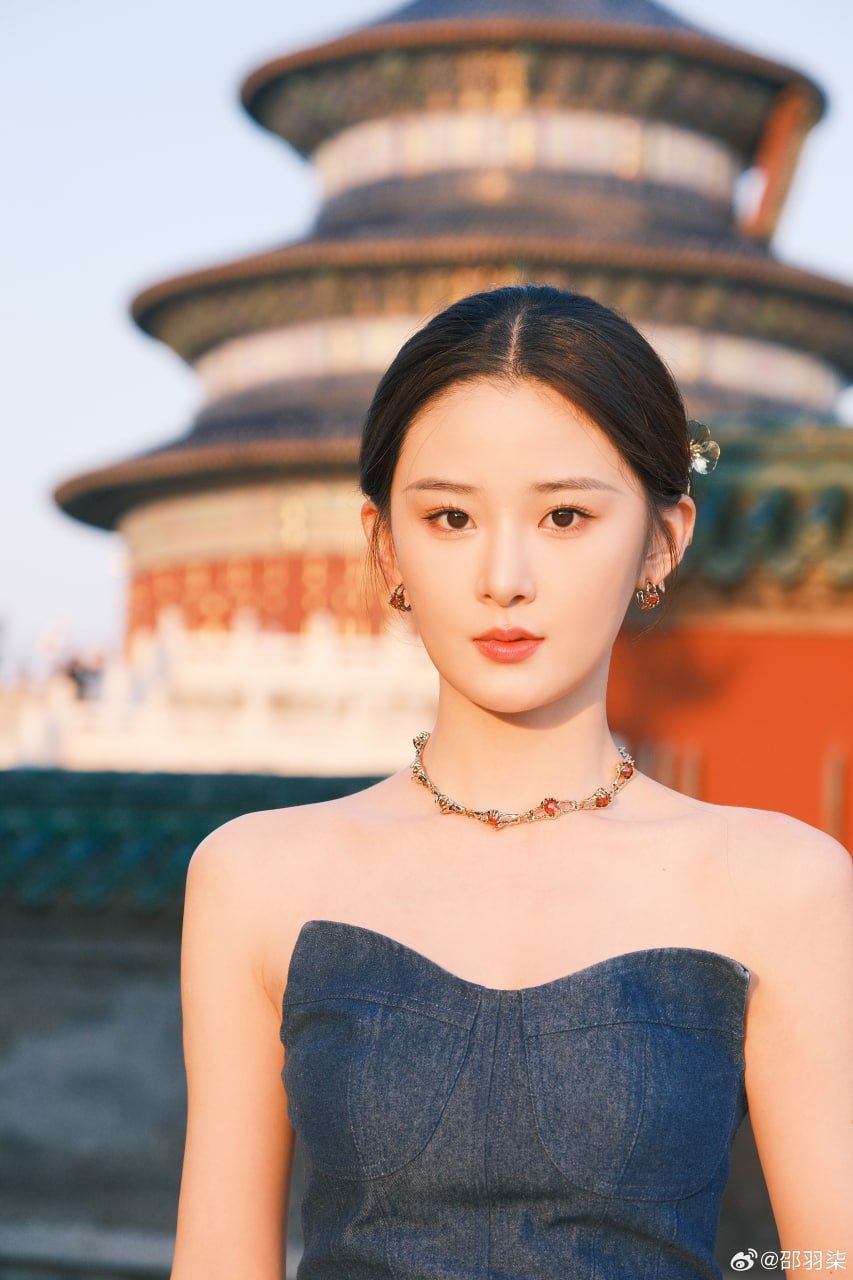 包养女大学生的社会现象与数据分析