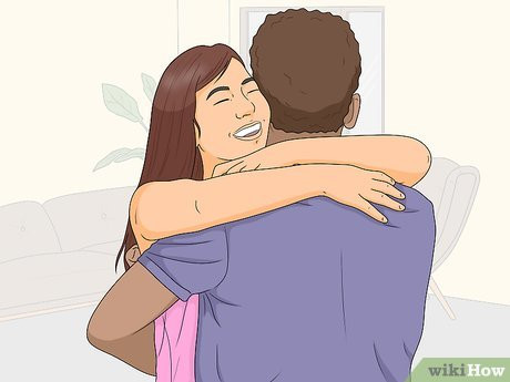 Step 3 Hug him to increase your level of intimacy.