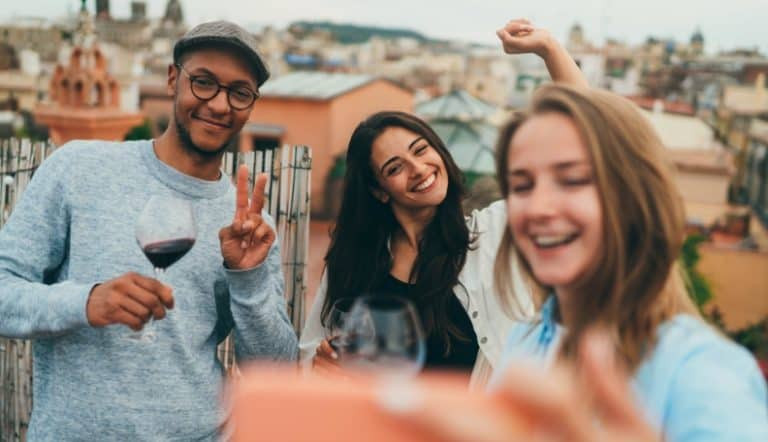 36种轻松搭讪女生的方法：面对面、短信及男生常犯的错误